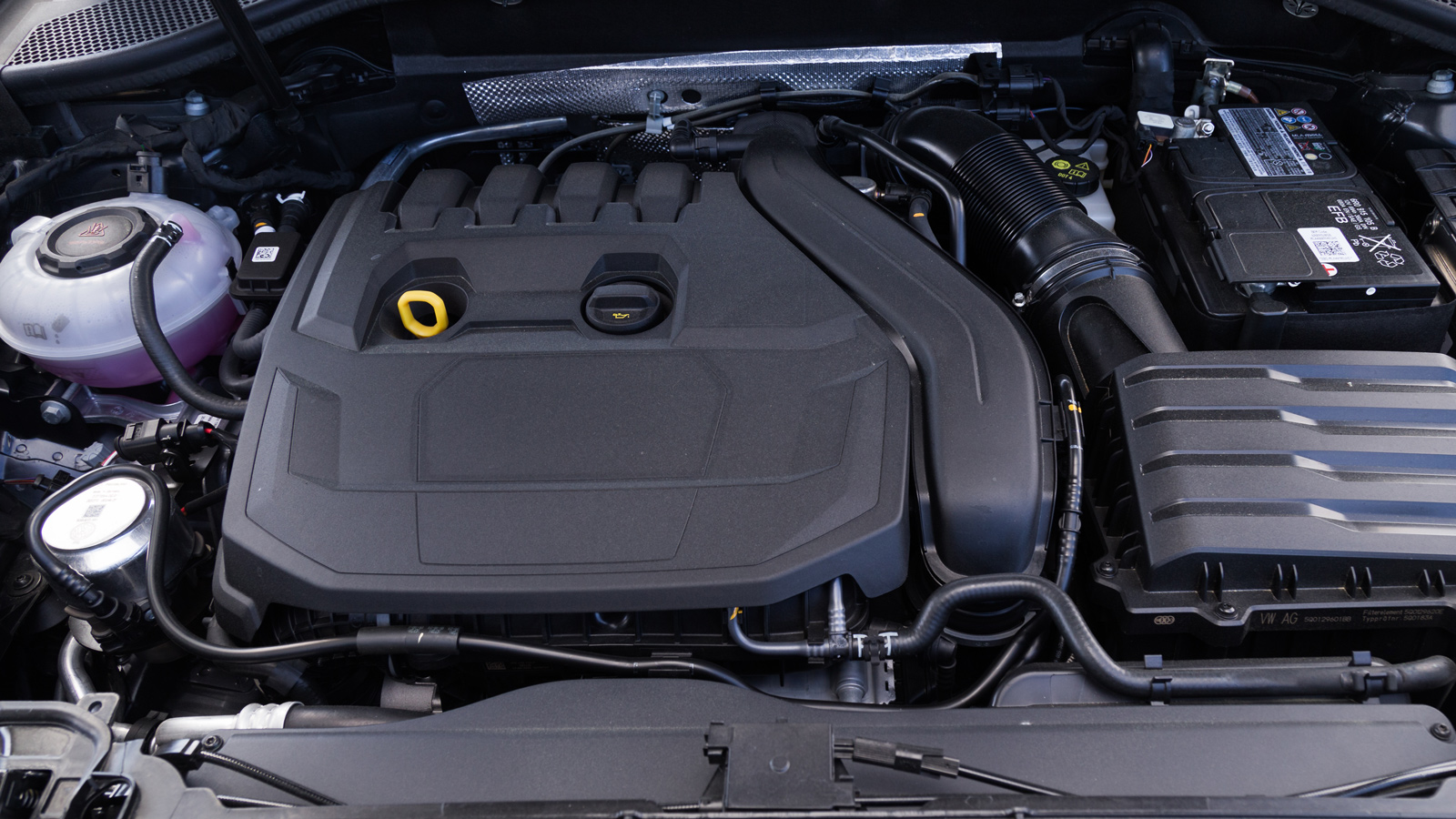 O 1.500αρης TFSI διακρίνεται για τη γραμμική και ήσυχη λειτουργία του, με την απόδοση του να φτάνει τους 150 ίππους με 250Νm ροπή. Συνεργάζεται αποκλε